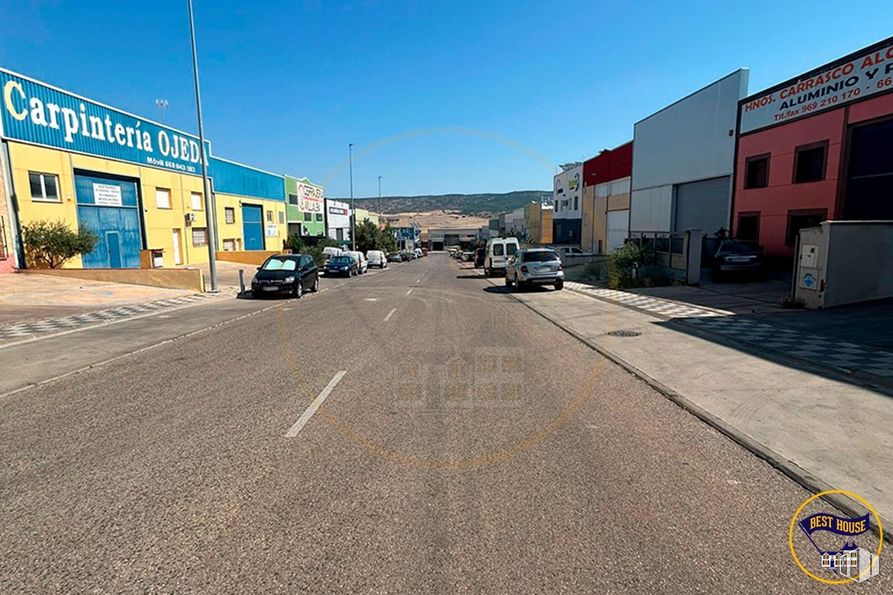 Industrial for sale at Polígono Industrial Carretera Motilla, Cuenca, 16004 with sky, car, property, wheel, building, road surface, window, vehicle, asphalt and thoroughfare around