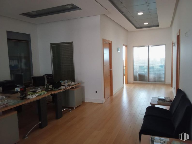 Nave en venta en Calle Talleres, 9, Alpedrete, Madrid, 28430 con escritorio, silla, propiedad, mueble, edificio, mesa, confort, accesorio, madera y interiorismo alrededor