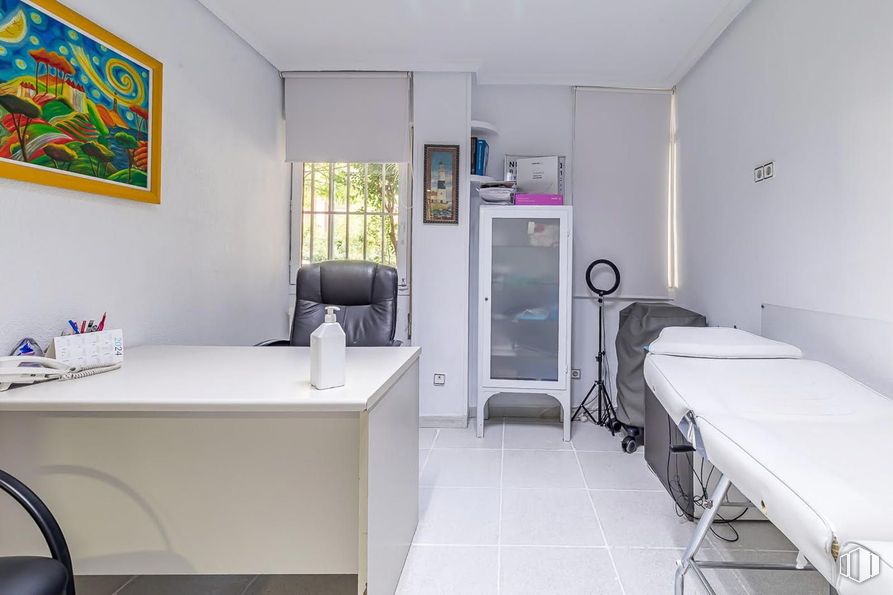 Local en alquiler en Avenida Betanzos, Fuencarral - El Pardo, Madrid, 28034 con cama, marco, escritorio, ventana, propiedad, mueble, edificio, producto, mesa y interiorismo alrededor