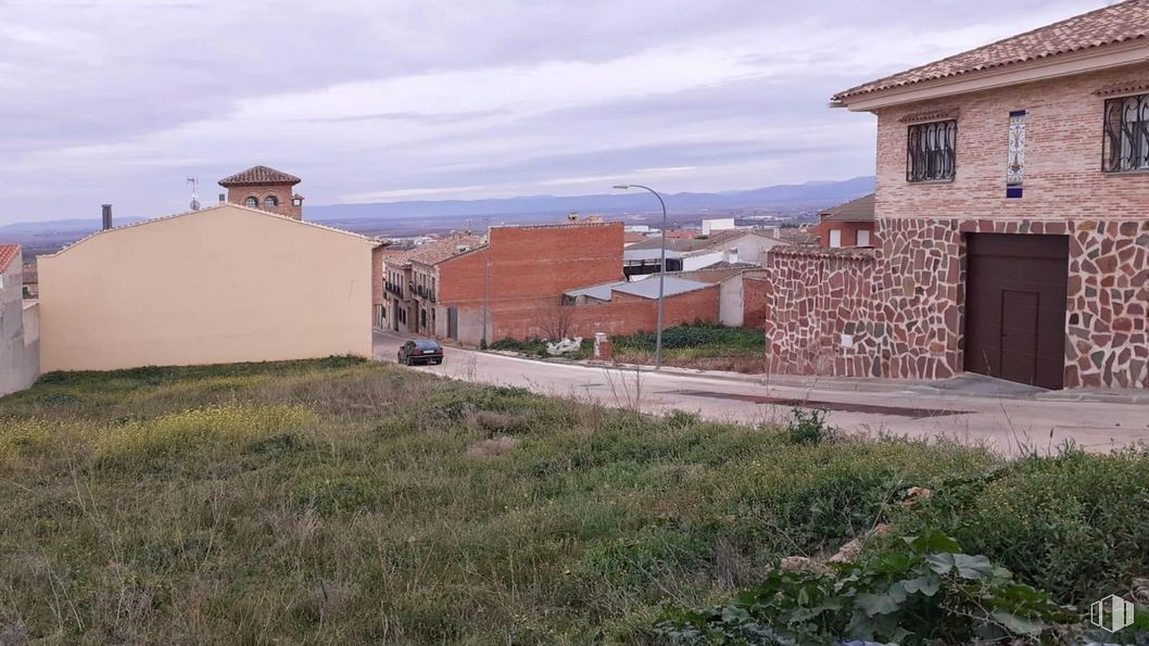 Land for sale at Casco urbano, Los Yébenes, Toledo, 45470 with door, cloud, sky, plant, window, building, land lot, house, fixture and landscape around