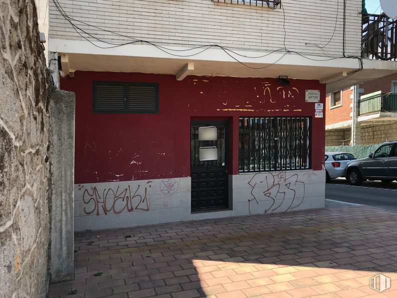 Retail for sale at Travesía Antón, 1, Moralzarzal, Madrid, 28411 with car, window, property, brick, building, wood, architecture, road surface, wall and neighbourhood around