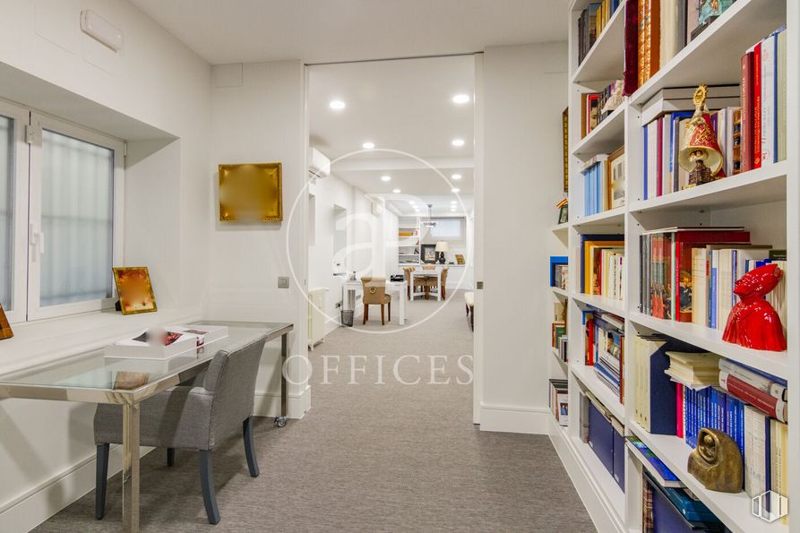 Oficina en venta en Barrio de Lista, Salamanca, Madrid, 28006 con silla, mesa, estantería, alumbrado, propiedad, estante, accesorio, publicación, archivar y diseño de interiores alrededor