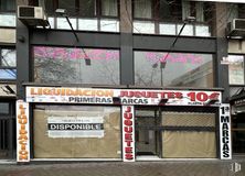 Retail for rent at Calle Alcalá, 200, Salamanca, Madrid, 28028 with advertising, glass, metal and banner around