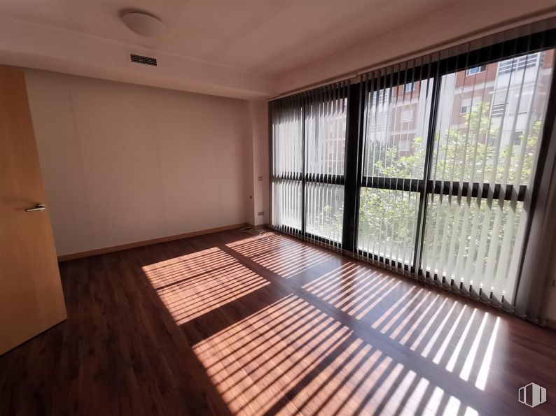 Oficina en venta en Calle Cronos, 20, San Blas - Canillejas, Madrid, 28037 con propiedad, madera, sombra, interiorismo, accesorio, ventana, suelo, suelos, pared y tinte para madera alrededor