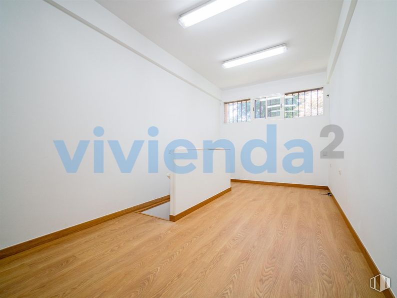 Retail for sale & for rent at Calle Balandro, Barajas, Madrid, 28042 with light fixture, lighting, window, building, fixture, wood, floor, flooring, rectangle and paint around