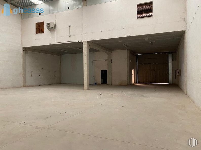 Industrial for sale at Área Industrial, Cabanillas del Campo, Guadalajara, 19171 with door, window, building, floor, hall, composite material, fixture, flooring, ceiling and parking around