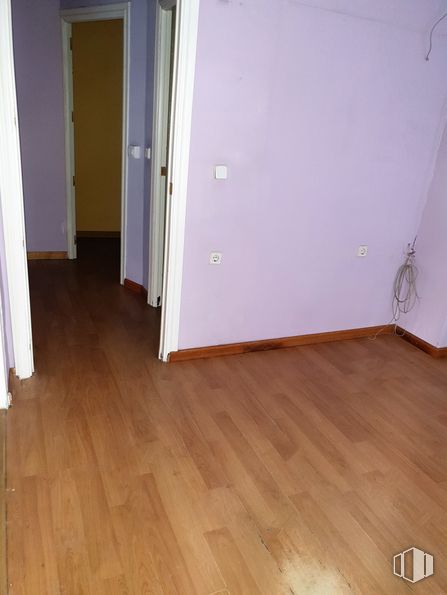 Retail for sale & for rent at Zona Centro, Talavera de la Reina, Toledo, 45600 with building, fixture, paint, wood, door, flooring, wood stain, floor, material property and laminate flooring around