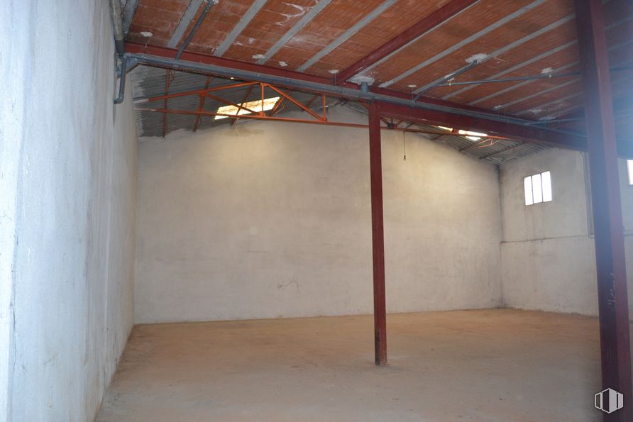 Industrial for sale at Calle Dr. Benéitez, 11, Manzaneque, Toledo, 45460 with wood, building, flooring, floor, shade, beam, hall, house, hardwood and concrete around