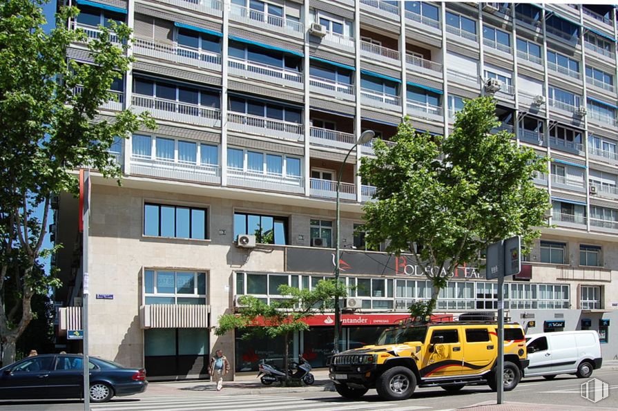 Oficina en alquiler en Paseo Castellana, Chamartín, Madrid, 28046 con coche, ventana, edificio, neumático, rueda, ciudad, zona urbana, apartamento, área metropolitana y condominio alrededor