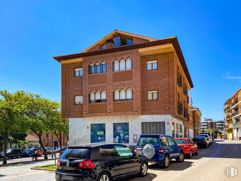 Local en alquiler en Calle Comendador, Azuqueca de Henares, Guadalajara, 19200 con coche, edificio, neumático, rueda, cielo, vehículo terrestre, propiedad, vehículo, ventana y placa de matrícula del vehículo alrededor