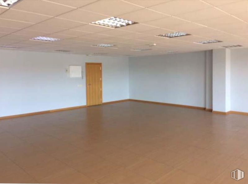 Oficina en alquiler y venta en Calle Reyes Católicos, 6, Alcobendas, Madrid, 28108 con mediante, madera, encendiendo, suelo, piso, entrada, tinte para madera, madera dura, edificio, techo y accesorio alrededor