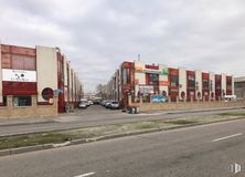 Industrial for rent at Zona Villaverde, Villaverde, Madrid, 28021 with building, sky, cloud, window, road surface, asphalt, mode of transport, urban design, gas and vehicle around