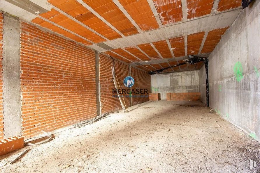 Retail for sale & for rent at Centro urbano, Cabanillas de la Sierra, Madrid, 28721 with wood, brick, brickwork, floor, real estate, flooring, composite material, ceiling, fixture and building material around