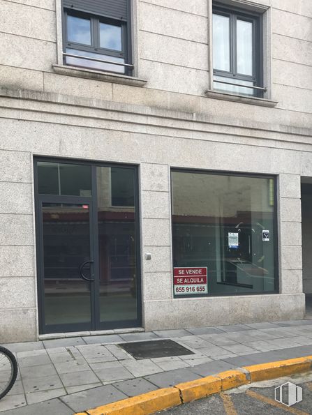 Local en alquiler y venta en Calle Córdoba, 13, San Fernando de Henares, Madrid, 28830 con ventana, puerta, neumático, edificio, bicicleta, accesorio, superficie de carretera, albañilería, ladrillo y gris alrededor