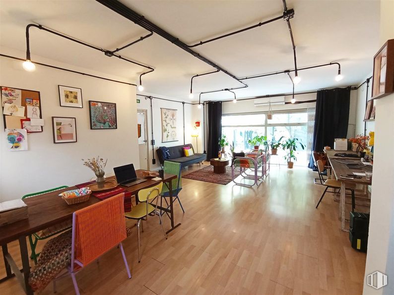 Local en alquiler en Calle Pilar de Zaragoza, 46, Salamanca, Madrid, 28028 con silla, mesa, alumbrado, sofá, lámpara, mueble, marco, planta de interior, madera y planta alrededor