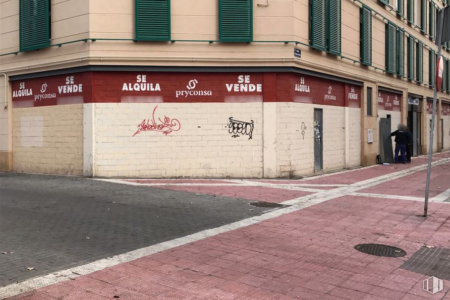 Retail for sale & for rent at Calle De La Pila, 3, Parla, Madrid, 28980 with building, window, road surface, asphalt, architecture, brick, art, house, wall and brickwork around