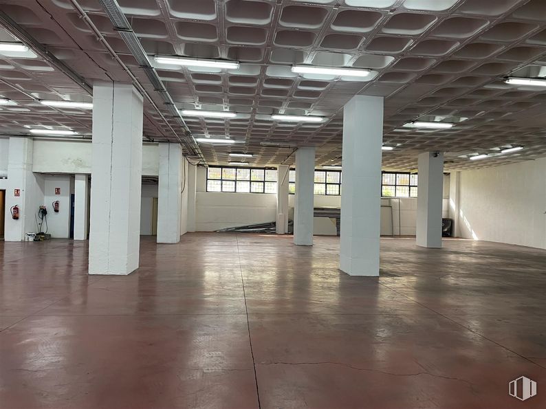 Industrial for sale at Calle Vía de los Poblados, Hortaleza, Madrid, 28033 with fixture, hall, flooring, ceiling, event, composite material, building, transparency, fluorescent lamp and daylighting around