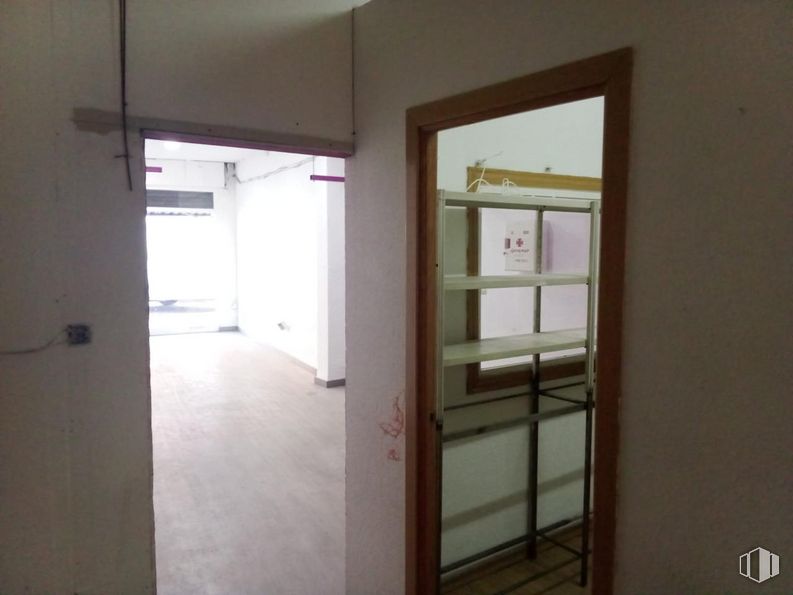 Local en venta en Avenida Carabanchel Alto, Carabanchel, Madrid, 28044 con espejo, edificio, accesorio, madera, casa, ventana, suelos, techo, puerta y exterior del automóvil alrededor