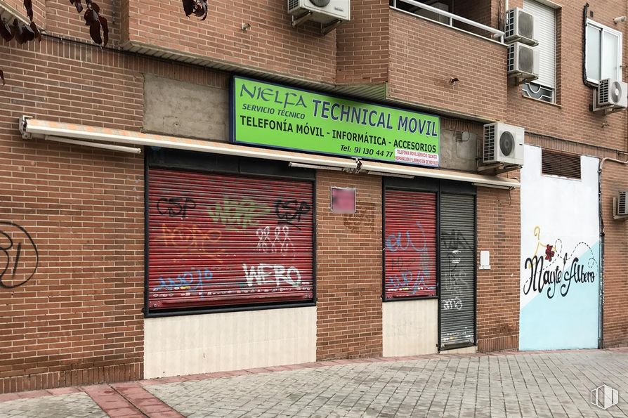 Local en alquiler en Calle Palencia, 13, Fuenlabrada, Madrid, 28941 con ventana, pared, puerta, albañilería, ladrillo, material compuesto, metal, hierro, hormigón y acera alrededor