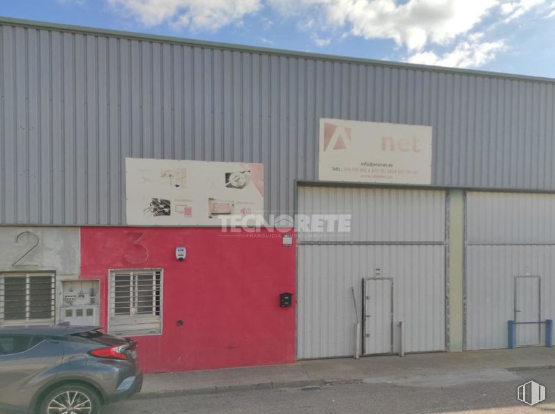 Nave en alquiler en Zona Polígono Industrial, Cabanillas del Campo, Guadalajara, 19171 con coche, ventana, puerta, nube, neumático, cielo, rueda, vehículo, vehículo de motor y arquitectura alrededor