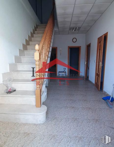 Industrial for sale at Zona logística, Illescas, Toledo, 45200 with wood, stairs, building, interior design, hall, flooring, floor, real estate, hardwood and paint around