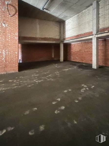 Local en alquiler y venta en Calle Oslo, Alcorcón, Madrid, 28922 con hall, madera, edificio, suelos, suelo, casa, madera dura, material de construcción, hormigón y techo alrededor