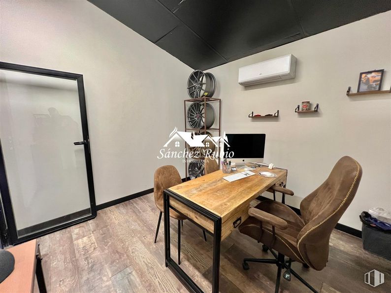 Nave en venta en Calle Malaquita, Collado Villalba, Madrid, 28400 con silla, mesa, espejo, mueble, marco, sofá, interiorismo, madera, arquitectura y edificio alrededor