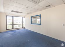 Oficina en alquiler en Zona Ensanche, Alcobendas, Madrid, 28100 con ventana, edificio, accesorio, hall, suelo, suelos, puerta, inmobiliario, techo y sombra alrededor