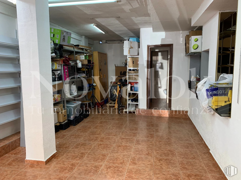 Local en venta en Calle Agustina de Aragón, Móstoles, Madrid, 28938 con estante, edificio, archivar, pavimentos, madera, piso, pasillo, casa, venta minorista y madera alrededor