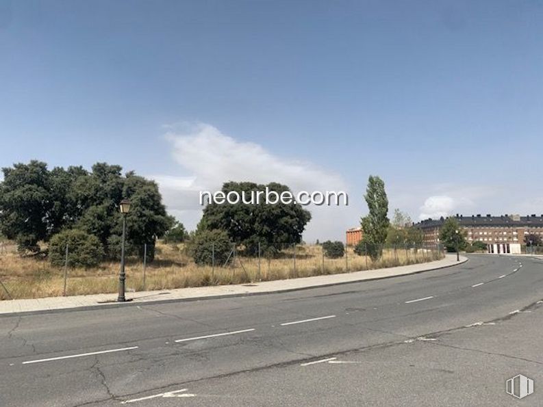 Land for sale at Calle Ciudad de Ávila, Ávila, 05004 with cloud, sky, plant, road surface, tree, asphalt, land lot, tar, natural landscape and residential area around