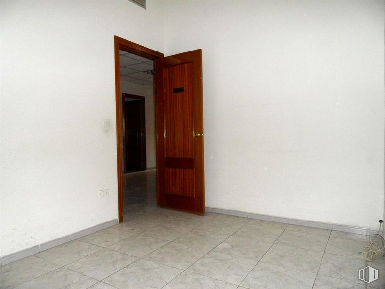 Oficina en alquiler en Calle Madrid, Getafe, Madrid, 28901 con puerta, accesorio, madera, suelo, suelos, tinte para madera, puerta de casa, madera dura, techo y hall alrededor