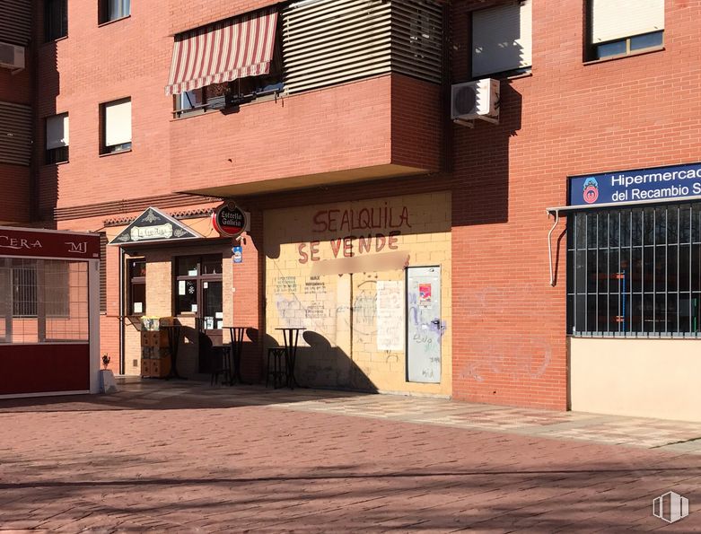 Retail for rent at Calle Ibiza, 6, Humanes de Madrid, Madrid, 28970 with building, window, road surface, wood, brick, neighbourhood, wall, asphalt, sidewalk and brickwork around