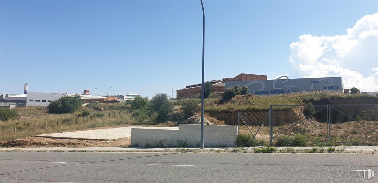 Suelo en venta en Carretera San Rafael, Segovia, 40006 con cielo, planta, luz de la calle, nube, superficie de la carretera, lote de terreno, asfalto, zona residencial, inmobiliario y paisaje alrededor