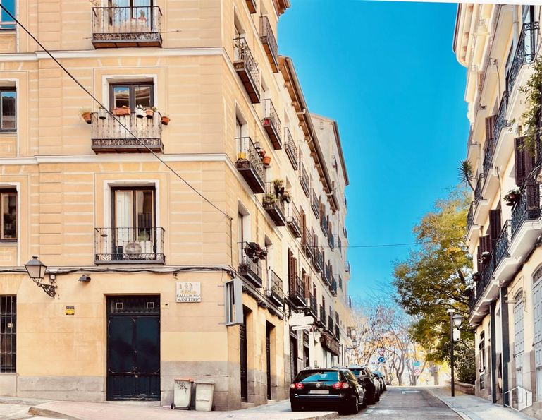 Local en alquiler en Calle Morería, 9, Centro, Madrid, 28005 con coche, puerta, ventana, durante el día, edificio, zona urbana, apartamento, ciudad, barrio y fachada alrededor