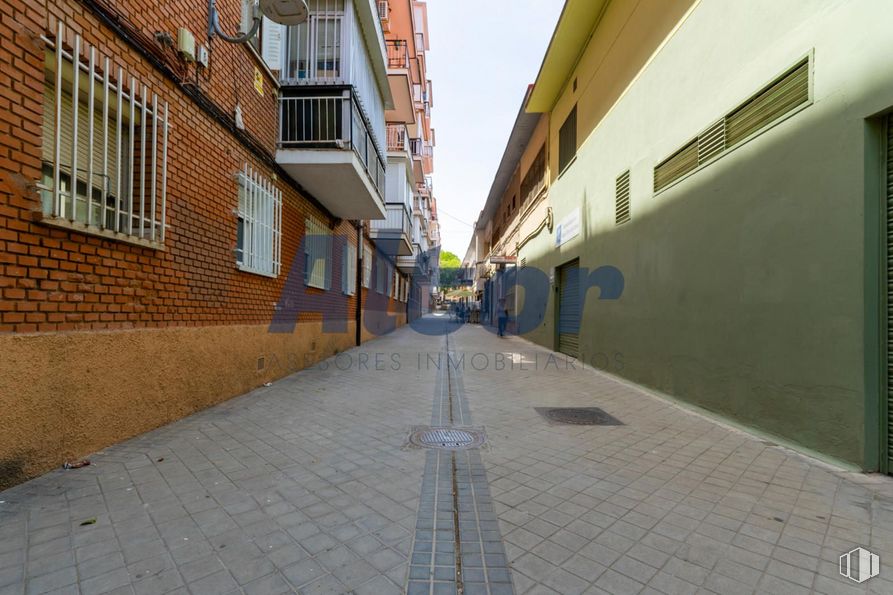 Local en venta en Calle Luis Ruiz, Ciudad Lineal, Madrid, 28017 con ventana, edificio, superficie de la carretera, asfalto, suelos, diseño urbano, callejón, acera, barrio y casa alrededor