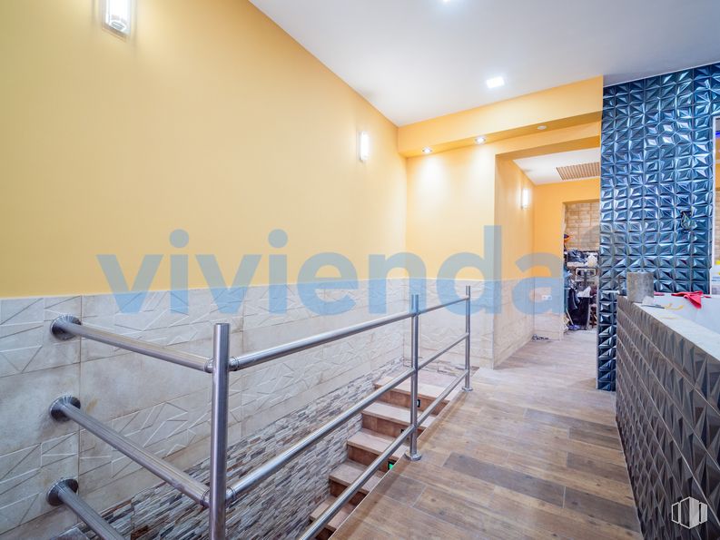 Local en venta en Zona Centro, Centro, Madrid, 28013 con propiedad, edificio, azure, madera, interiorismo, suelos, suelo, casa, suelo laminado y hall alrededor