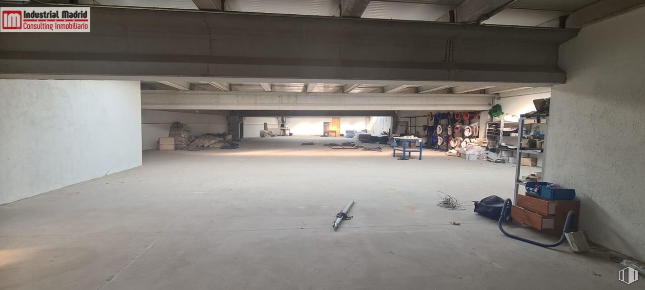 Industrial for sale at Calle Molineros, Arroyomolinos, Madrid, 28939 with floor, flooring, ceiling, hall, concrete, building material, parking lot, parking, basement and beam around