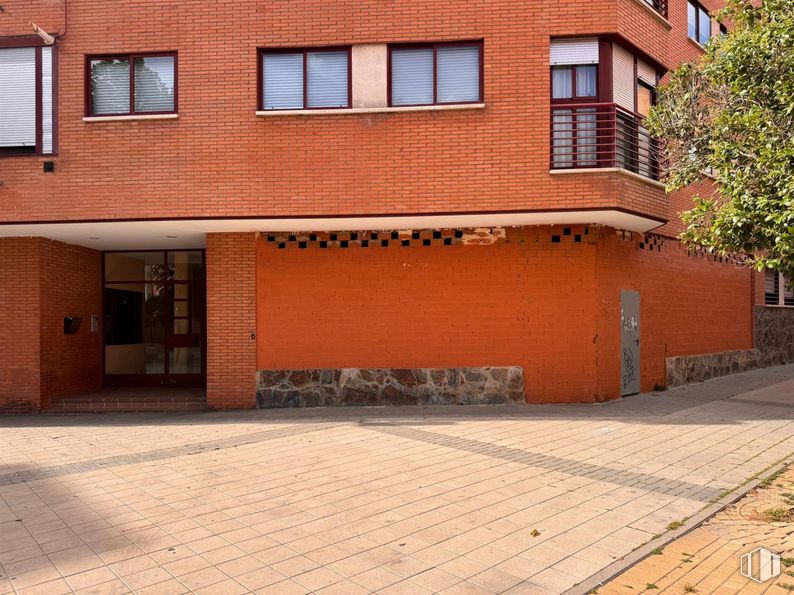 Local en venta en Calle Helen Keller, Getafe, Madrid, 28903 con ventana, edificio, superficie de la carretera, naranja, madera, albañilería, ladrillo, puerta, asfalto y diseño urbano alrededor