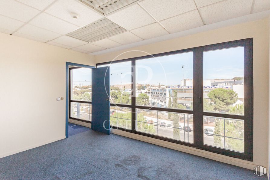 Oficina en alquiler en Zona Ensanche, Alcobendas, Madrid, 28100 con ventana, edificio, propiedad, accesorio, cielo, casa, puerta, sombra, madera y suelo alrededor