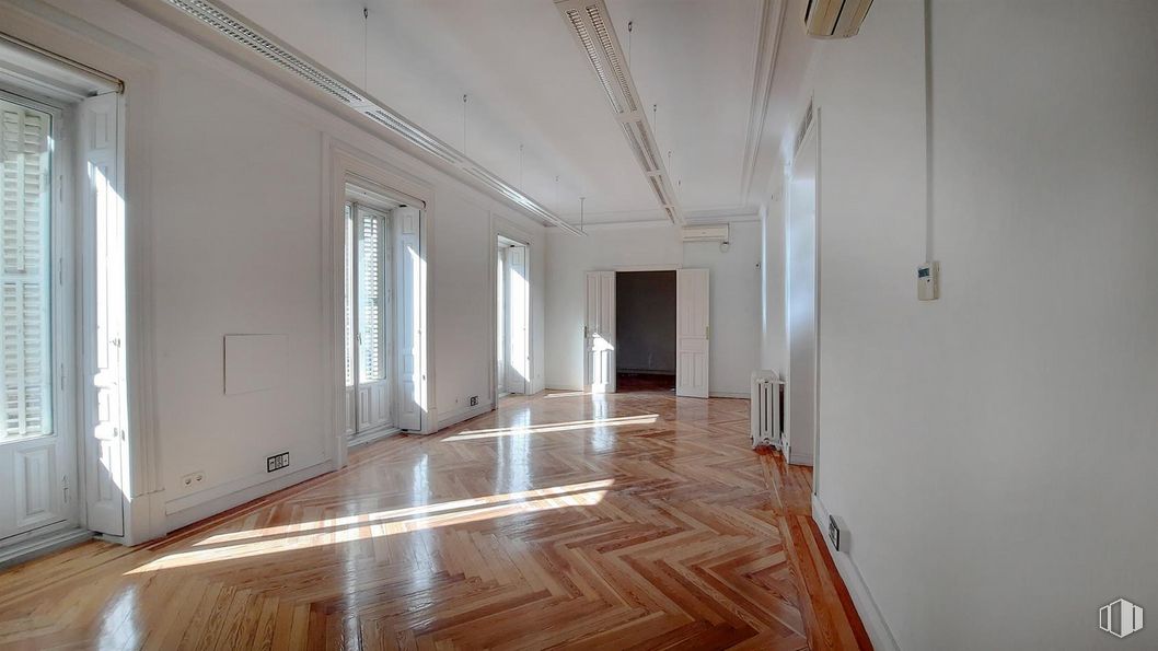 Oficina en alquiler en Calle Antonio Maura, Retiro, Madrid, 28014 con ventana, accesorio, edificio, hall, interiorismo, madera, suelos, inmobiliario, techo y madera dura alrededor