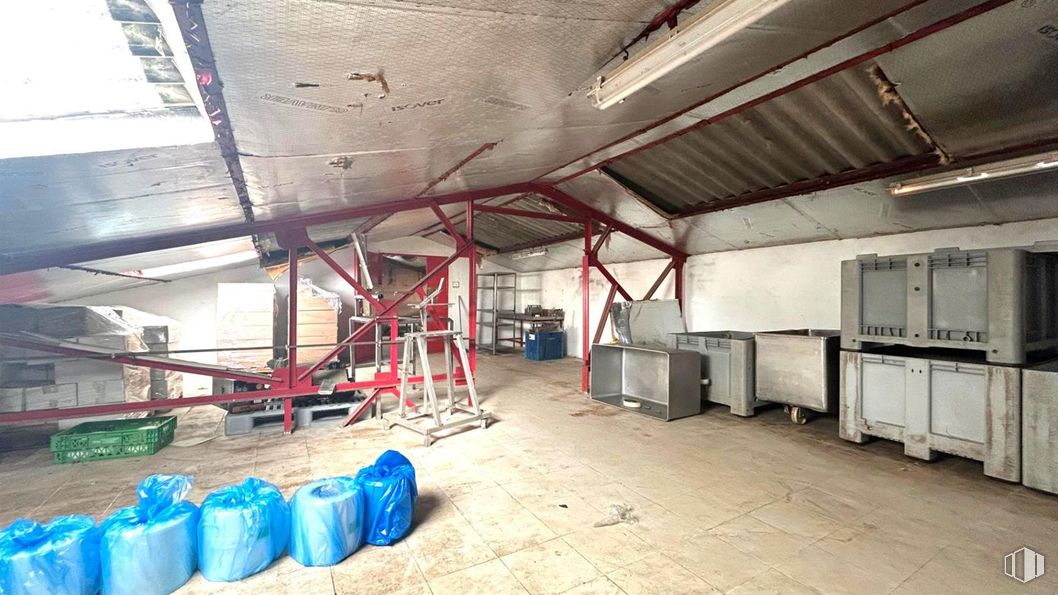 Nave en venta en Polígono industrial San José de Valderas, Leganés, Madrid, 28917 con techo, suelo, hall, acero, aluminio, haz y desván alrededor