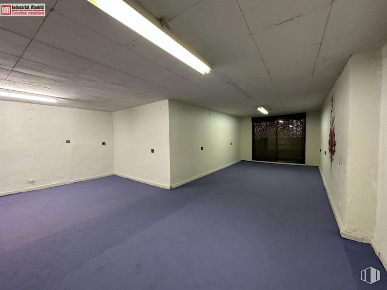 Retail for rent at Calle San Juan, Arganda del Rey, Madrid, 28500 with lighting, building, hall, flooring, floor, fixture, ceiling, concrete, composite material and room around