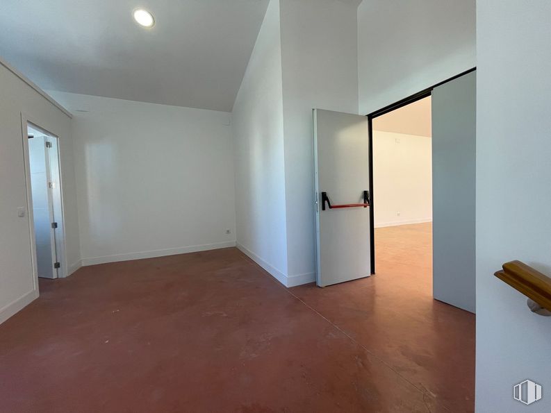 Nave en venta en Calle Anastasio Nieto, Collado Villalba, Madrid, 28400 con accesorio, madera, puerta, suelo, suelos, hall, casa, propiedad material, edificio y ventana alrededor