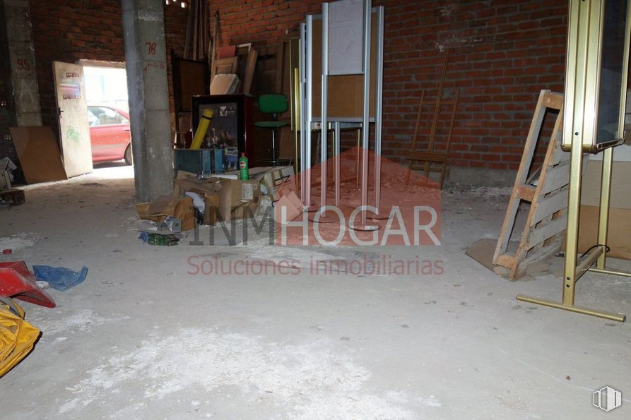 Retail for sale at Zona San Antonio, Ávila, 05005 with wood, flooring, floor, wheel, ladder, building, hardwood, house, tire and plywood around