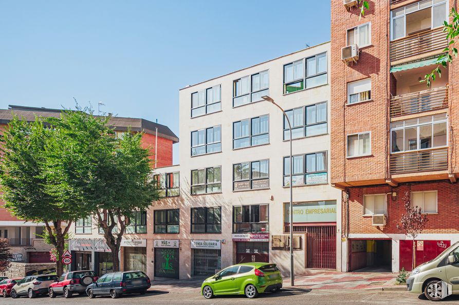 Local en alquiler en Calle Doctor Fleming, 6, San Sebastián de los Reyes, Madrid, 28700 con coche, edificio, ventana, rueda, vehículo terrestre, neumático, cielo, vehículo, infraestructura y diseño urbano alrededor