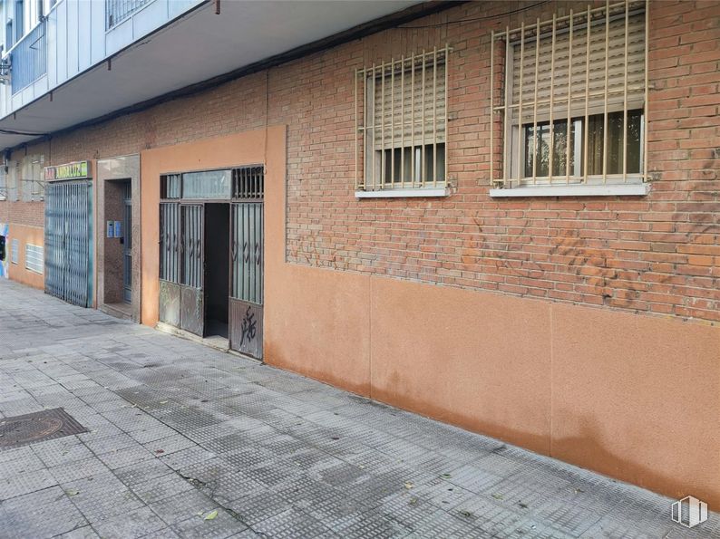 Local en venta en Calle Duero, Coslada, Madrid, 28820 con ventana, puerta, , edificio, , , , ,  y  alrededor