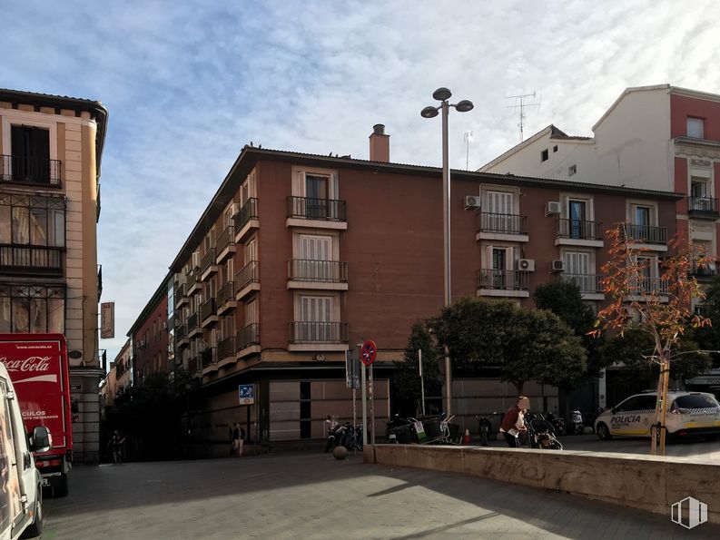 Local en venta en Calle de la Luna, 8, Centro, Madrid, 28004 con coche, edificio, cielo, ventana, nube, rueda, infraestructura, superficie de la carretera, vehículo y diseño urbano alrededor