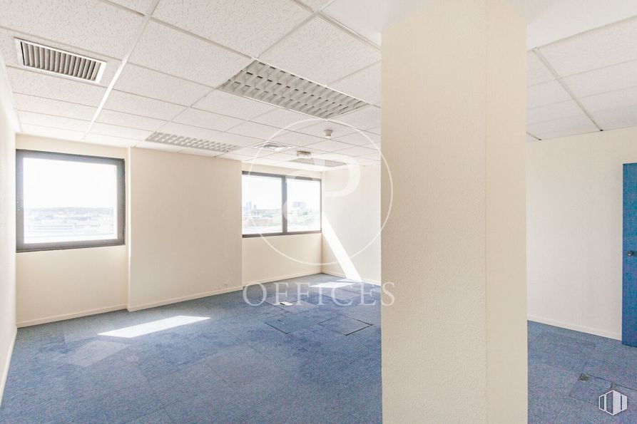 Oficina en alquiler en Zona Ensanche, Alcobendas, Madrid, 28100 con ventana, edificio, sombra, hall, madera, suelo, accesorio, suelos, vidrio y techo alrededor