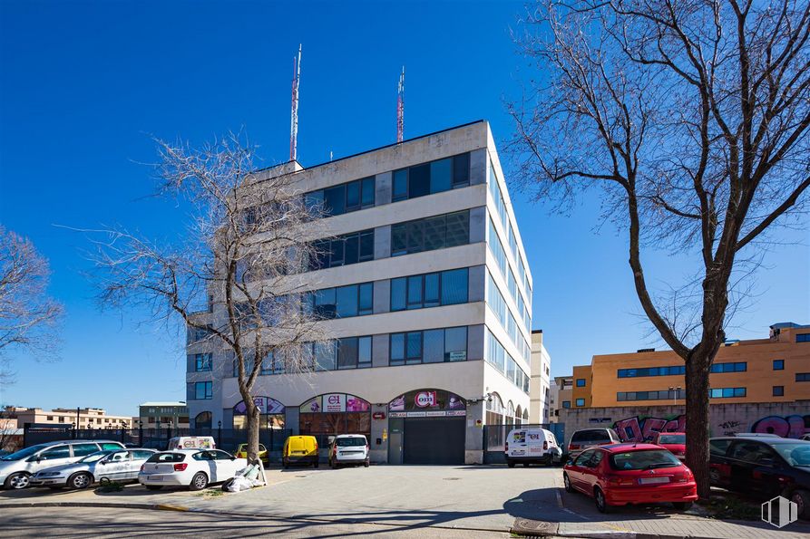 Nave en venta en Calle Secoya, 29 B - 31, Carabanchel, Madrid, 28054 con coche, edificio, cielo, vehículo terrestre, rueda, vehículo, propiedad, neumático, infraestructura y árbol alrededor