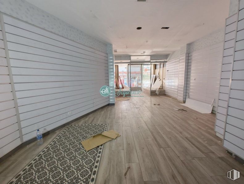 Retail for rent at Calle José Zorrilla, Segovia, 40002 with flooring, floor, wood, wood flooring, ceiling, apartment, plank, hardwood, wood stain and tile flooring around